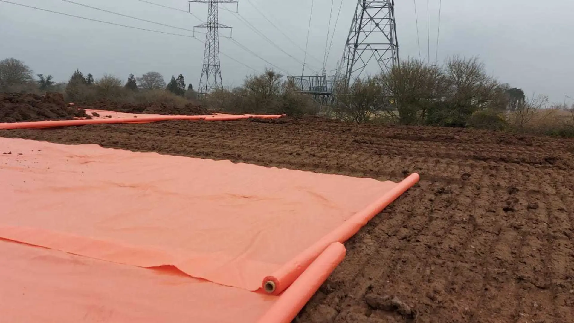 Capping contaminated ground